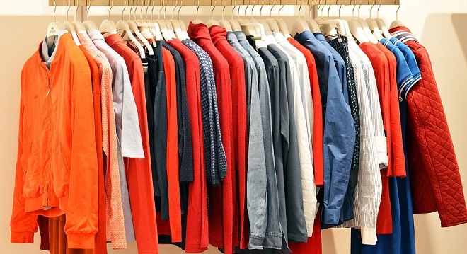 Cara Menghilangkan Noda di Baju Berwarna